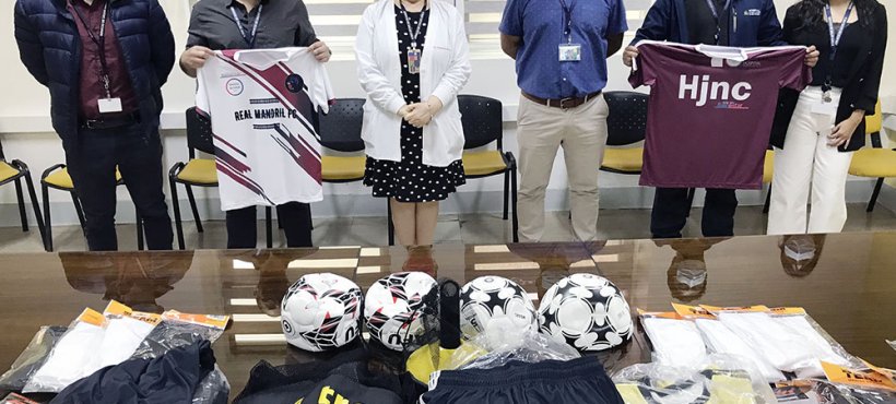 Servicio de Salud Arica entregó implementos a equipos de fútbol de los funcionarios