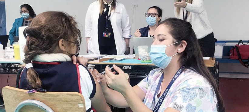 Servicio de Salud Arica y atención primaria programan administrar 1.200 vacunas semanales a niñas y niños