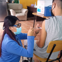 Servicio de Salud Arica estará vacunando contra covid e influenza en los barrios durante las vacaciones de invierno