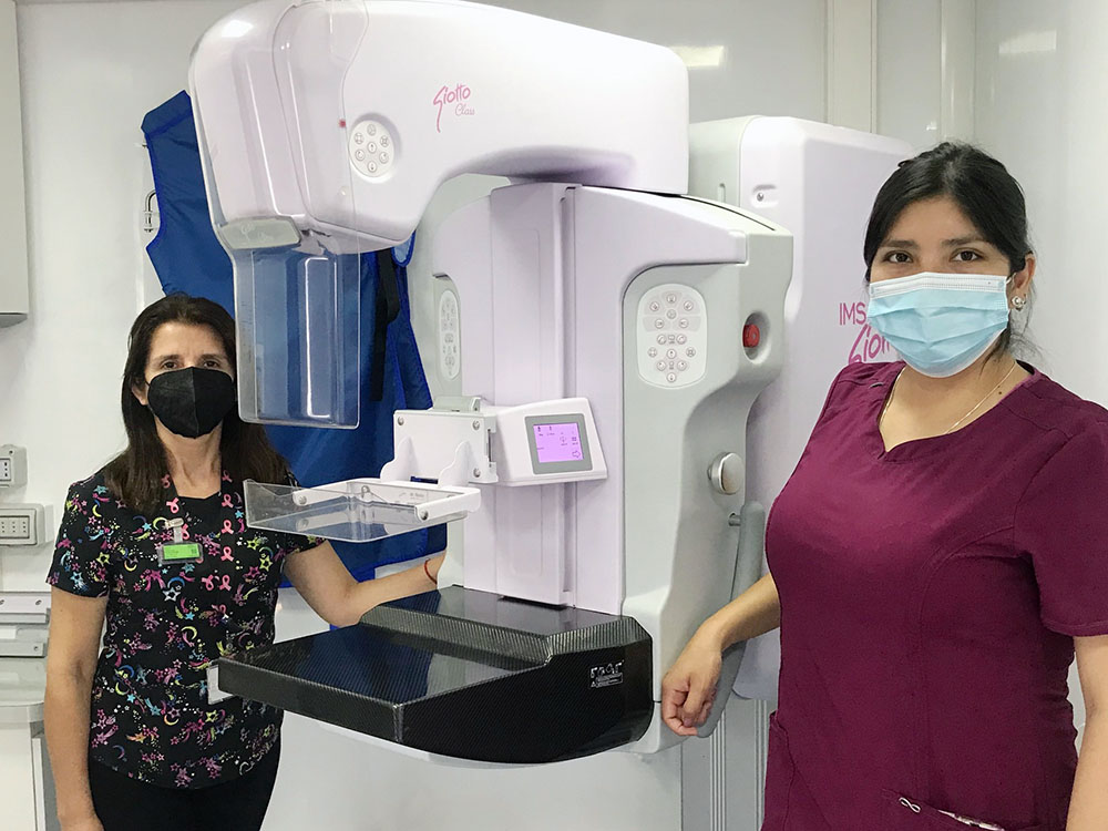 02 funcionarias mamografo movil ssarica