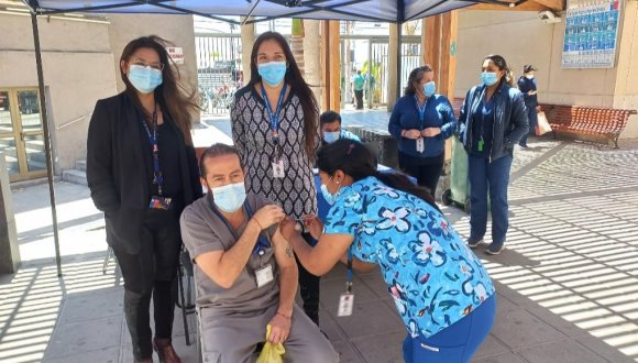 Arica: Servicio de Salud y SEREMI iniciaron vacunación anual contra el covid-19